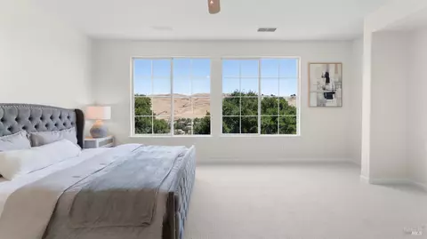 Bedroom - 1516 Landmark Dr, Vallejo, CA 94591 photo 3 of 11
