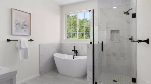 Bath - 1516 Landmark Dr, Vallejo, CA 94591 photo 2 of 5