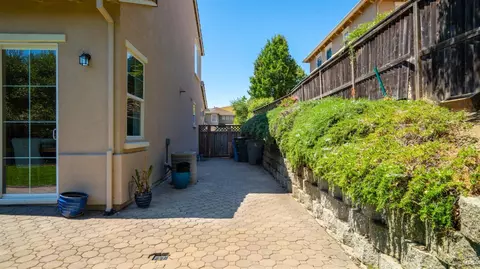 Exterior - 1516 Landmark Dr, Vallejo, CA 94591 photo 7 of 10