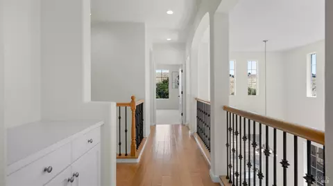 Entry Way - 1516 Landmark Dr, Vallejo, CA 94591 photo 4 of 6