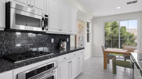 Kitchen - 1516 Landmark Dr, Vallejo, CA 94591 photo 3 of 4