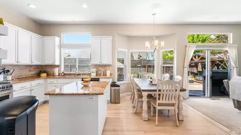 2351 Desert Palm Ct, Santa Rosa, CA 95403
