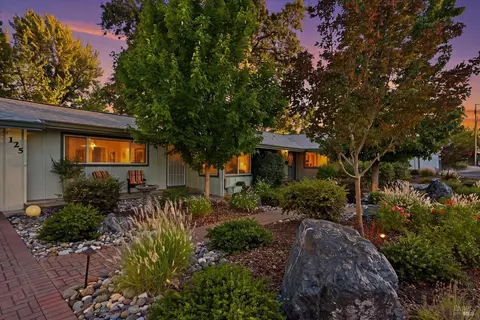 125 16th St, Lakeport, CA 95453