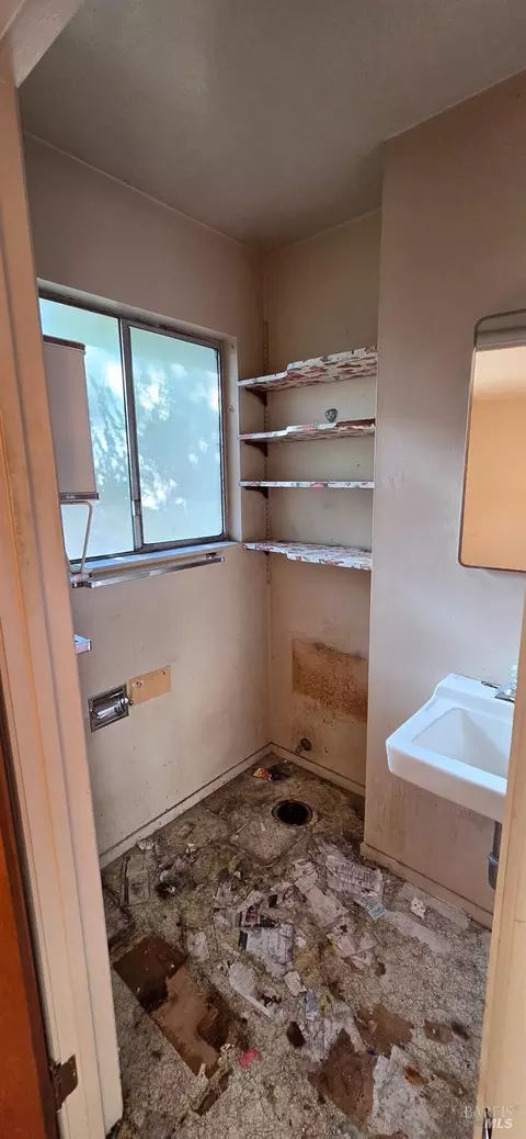 Bath - 149 Kit Carson Way, Vallejo, CA 94589 photo 2 of 3