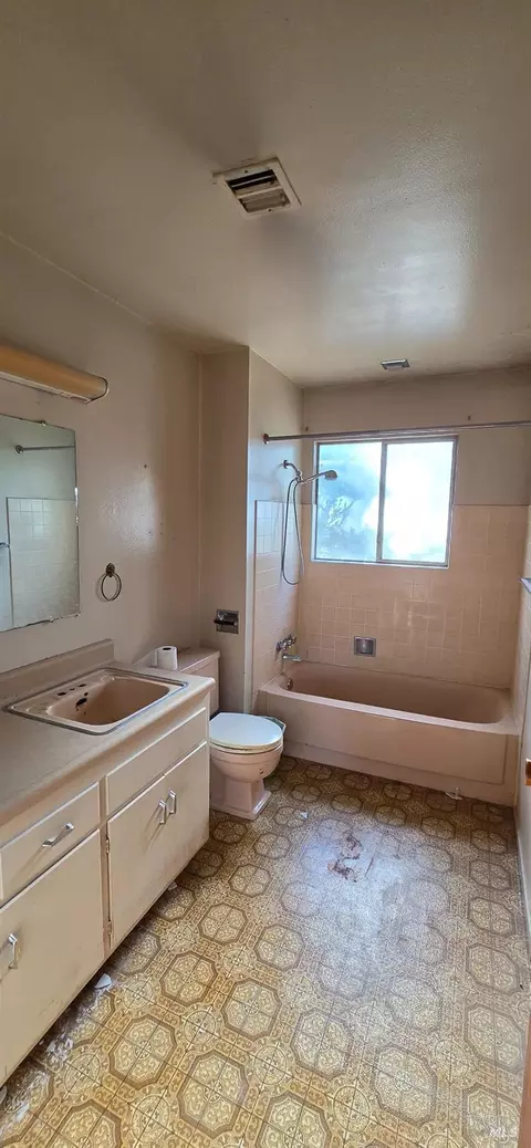 Bath - 149 Kit Carson Way, Vallejo, CA 94589 photo 1 of 3