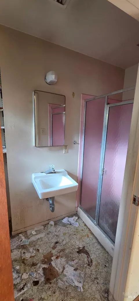 Bath - 149 Kit Carson Way, Vallejo, CA 94589 photo 3 of 3