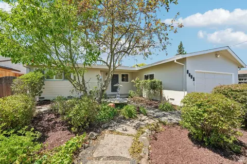 8003 Adrian Dr, Rohnert Park, CA 94928