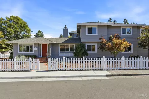 2044 Hawthorne Ct, Santa Rosa, CA 95404