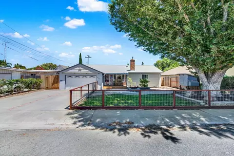 Exterior - 221 S 8th St, Dixon, CA 95620 photo 3 of 17