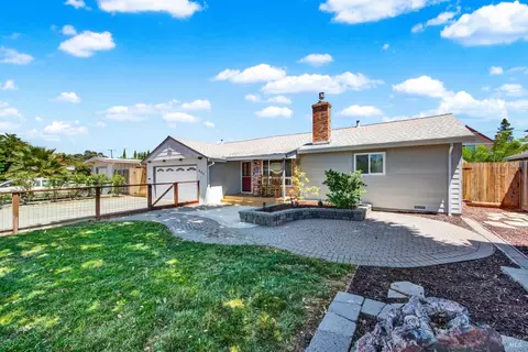 Exterior - 221 S 8th St, Dixon, CA 95620 photo 6 of 17