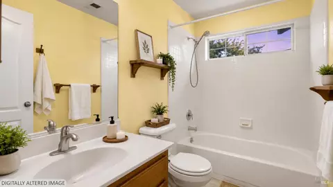 Bath - 950 Wright St, Santa Rosa, CA 95404 photo 2 of 3