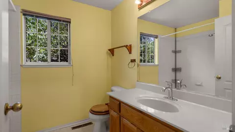 Bath - 950 Wright St, Santa Rosa, CA 95404 photo 1 of 3