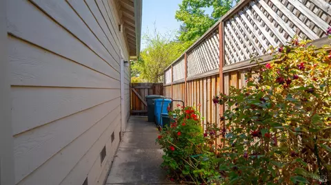 Exterior - 950 Wright St, Santa Rosa, CA 95404 photo 10 of 10