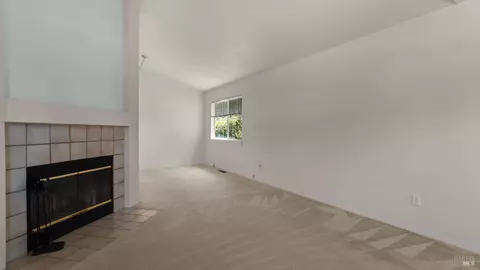 Living - 950 Wright St, Santa Rosa, CA 95404 photo 1 of 5