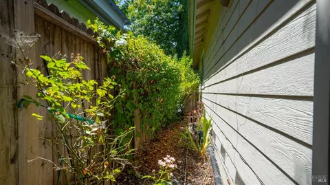 Exterior - 950 Wright St, Santa Rosa, CA 95404 photo 8 of 10