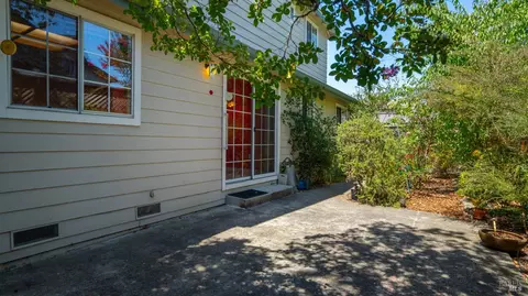 Exterior - 950 Wright St, Santa Rosa, CA 95404 photo 7 of 10