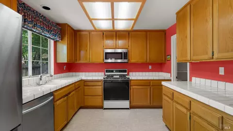 Kitchen - 950 Wright St, Santa Rosa, CA 95404 photo 1 of 3