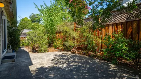 Exterior - 950 Wright St, Santa Rosa, CA 95404 photo 5 of 10