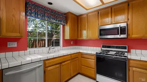 Kitchen - 950 Wright St, Santa Rosa, CA 95404 photo 2 of 3