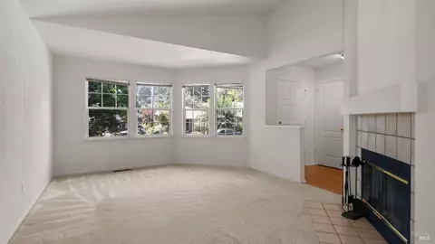 Living - 950 Wright St, Santa Rosa, CA 95404 photo 3 of 5