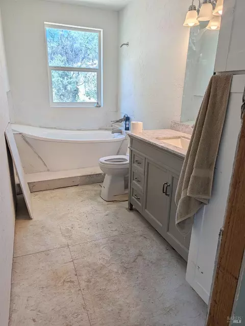 Bath - 1480 Kenyon Dr, Redding, CA 96001 photo 1 of 1