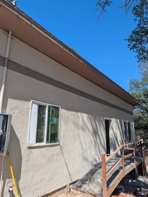 Exterior - 1480 Kenyon Dr, Redding, CA 96001 photo 9 of 10