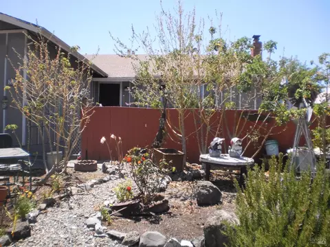 2215 Santa Fe Dr, Santa Rosa, CA 95405