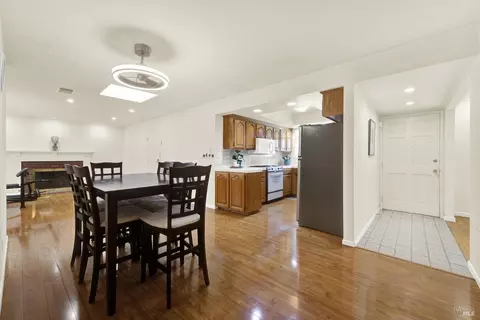 Dining - 272 Jasmine St, Fairfield, CA 94533 photo 3 of 5
