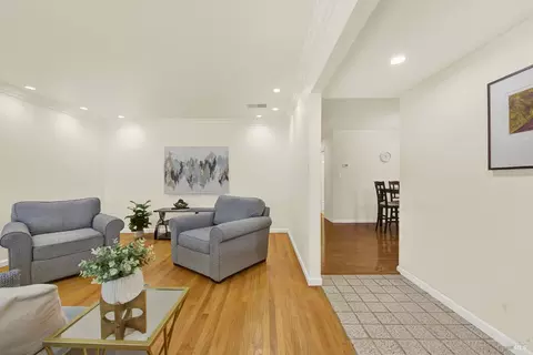 Living - 272 Jasmine St, Fairfield, CA 94533 photo 3 of 6