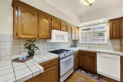Kitchen - 272 Jasmine St, Fairfield, CA 94533 photo 1 of 7