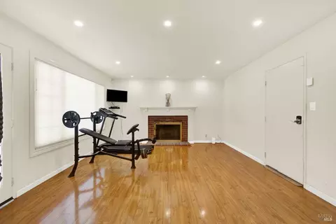 Living - 272 Jasmine St, Fairfield, CA 94533 photo 6 of 6