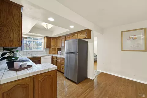 Kitchen - 272 Jasmine St, Fairfield, CA 94533 photo 2 of 7