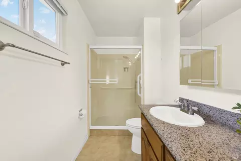 Bath - 272 Jasmine St, Fairfield, CA 94533 photo 3 of 4