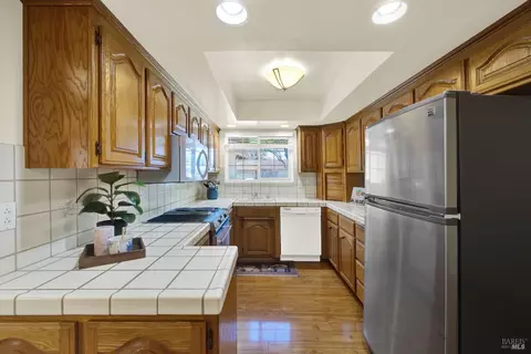 Kitchen - 272 Jasmine St, Fairfield, CA 94533 photo 3 of 7