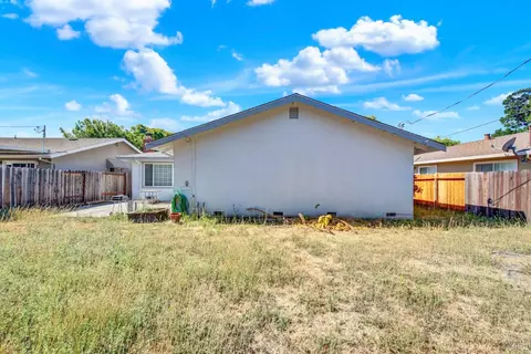 Exterior - 272 Jasmine St, Fairfield, CA 94533 photo 13 of 22