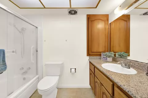 Bath - 272 Jasmine St, Fairfield, CA 94533 photo 1 of 4