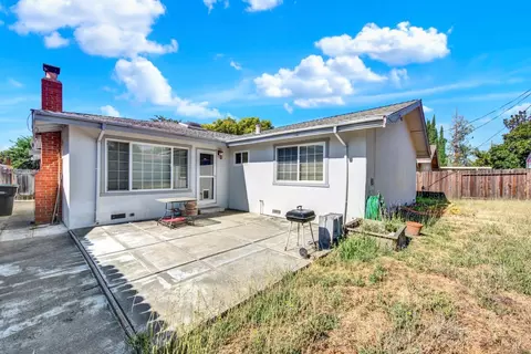 Exterior - 272 Jasmine St, Fairfield, CA 94533 photo 9 of 22
