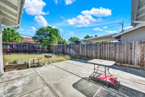 Exterior - 272 Jasmine St, Fairfield, CA 94533 photo 6 of 22