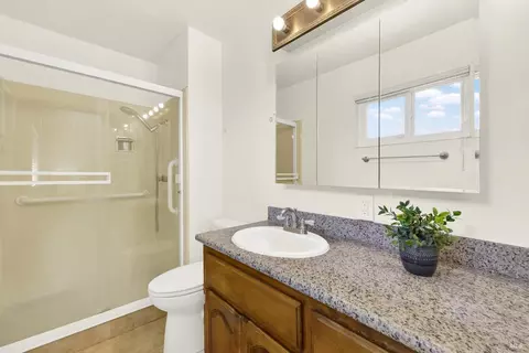 Bath - 272 Jasmine St, Fairfield, CA 94533 photo 4 of 4