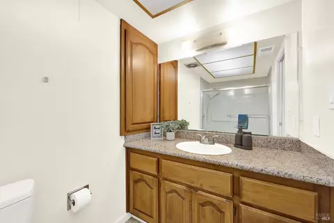 Bath - 272 Jasmine St, Fairfield, CA 94533 photo 2 of 4