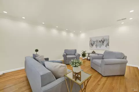 Living - 272 Jasmine St, Fairfield, CA 94533 photo 1 of 6
