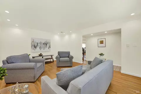 Living - 272 Jasmine St, Fairfield, CA 94533 photo 4 of 6