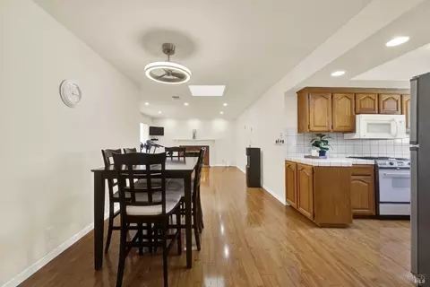 Dining - 272 Jasmine St, Fairfield, CA 94533 photo 2 of 5
