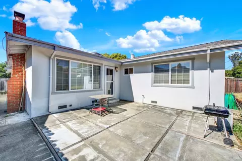 Exterior - 272 Jasmine St, Fairfield, CA 94533 photo 4 of 22