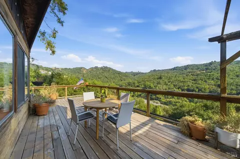 2031 Madrone Ave, Healdsburg, CA 95448