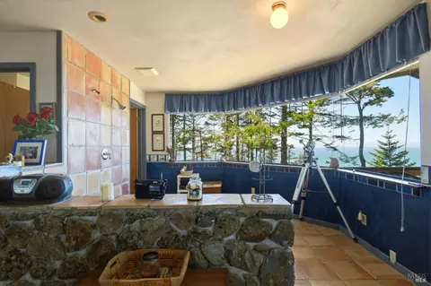Bath - 21985 Timber Cove Rd, Timber Cove, CA 95450 photo 4 of 6