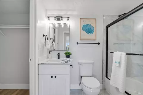 Bath - 43 Garthe Ct, Vallejo, CA 94591 photo 3 of 3
