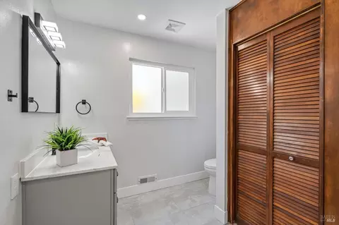 Bath - 43 Garthe Ct, Vallejo, CA 94591 photo 1 of 3