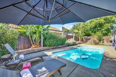Exterior - 1495 Madera Dr, Dixon, CA 95620 photo 4 of 15