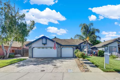 Exterior - 1495 Madera Dr, Dixon, CA 95620 photo 2 of 15
